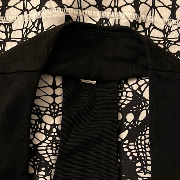 CLEARANCE! Lululemon Scoop Neck Tank White Black Glacier Lace / Black Size:4 - Picture 8 of 8